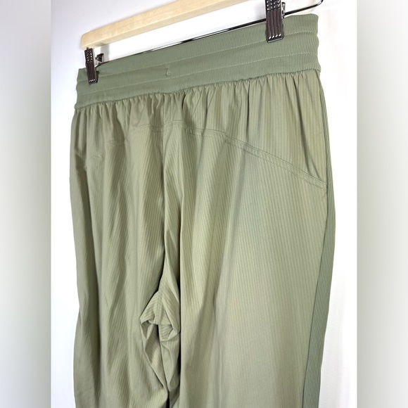 Lululemon Beyond the Studio Jogger
Rosemary Green - Picture 8 of 9